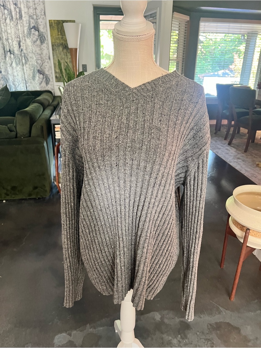 Old Navy Men's Gray Ribbed V-Neck Sweater